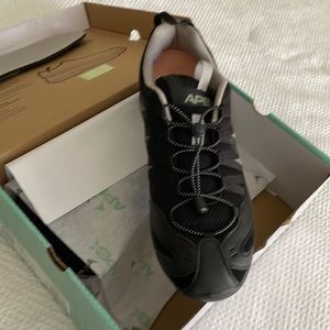 Apex shoes are special orthopedic men’s wide shoes.